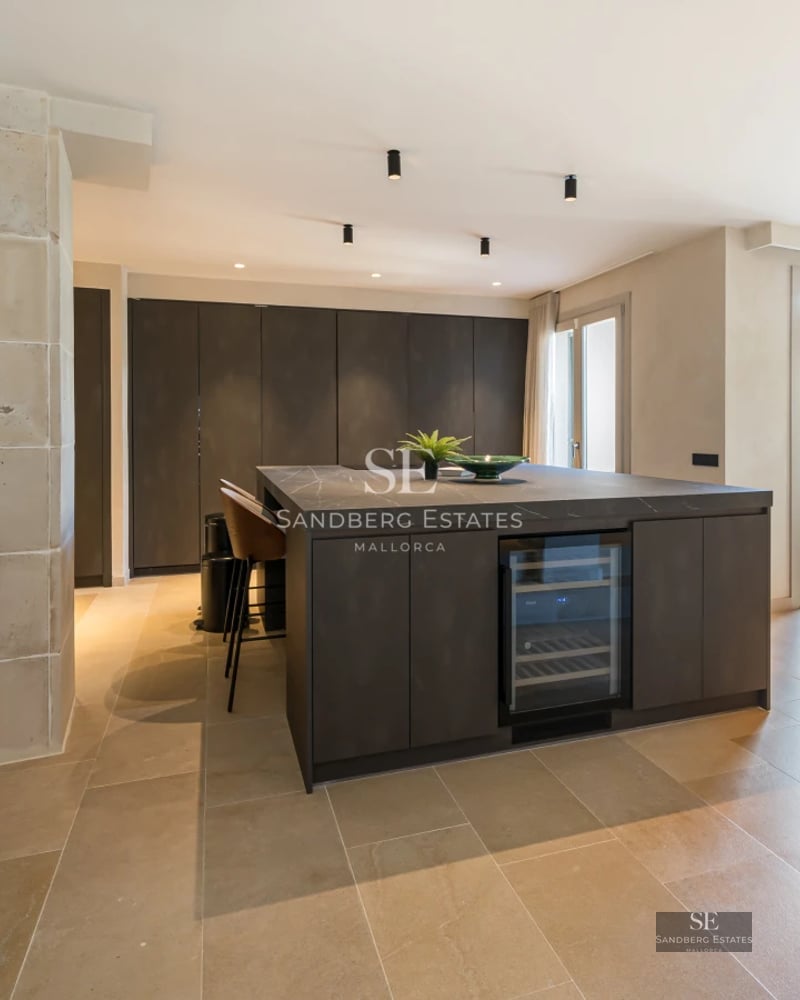 Exterior view of a modern house with a pool, garden, and large windows. Minimalist and elegant design with natural lighting.