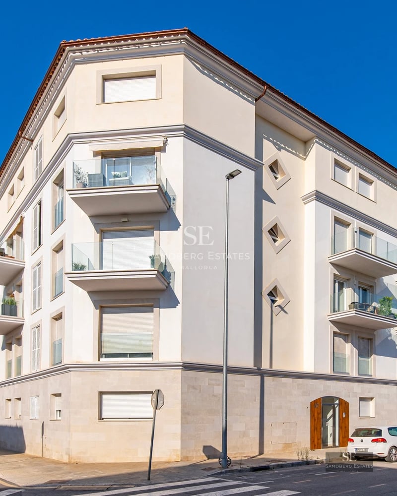 Exterior view of a modern house with a pool. Minimalist architecture, large windows, and manicured landscaping. Elegant design.