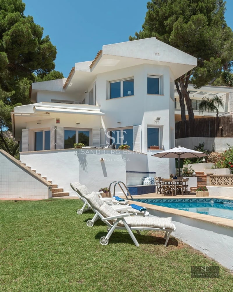 View of modern design pool, surrounded by greenery and natural light. Ideal for relaxation and outdoor enjoyment.