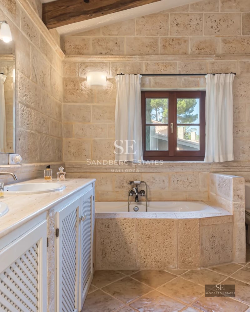 Expansive terrace with pool, sun loungers, and sea view. Modern, elegant, and bright design. Ideal for relaxation and enjoyment.