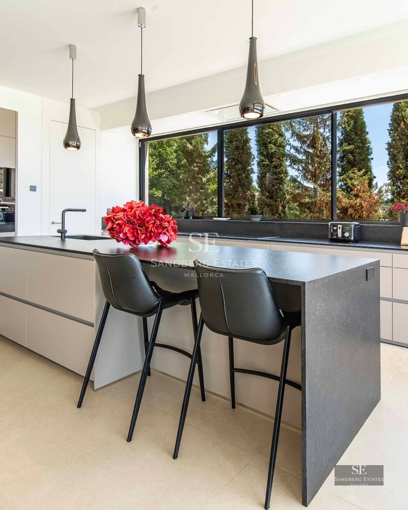 Spacious terrace with infinity pool, sun loungers and panoramic views. Modern design with wooden floors and glass railing.