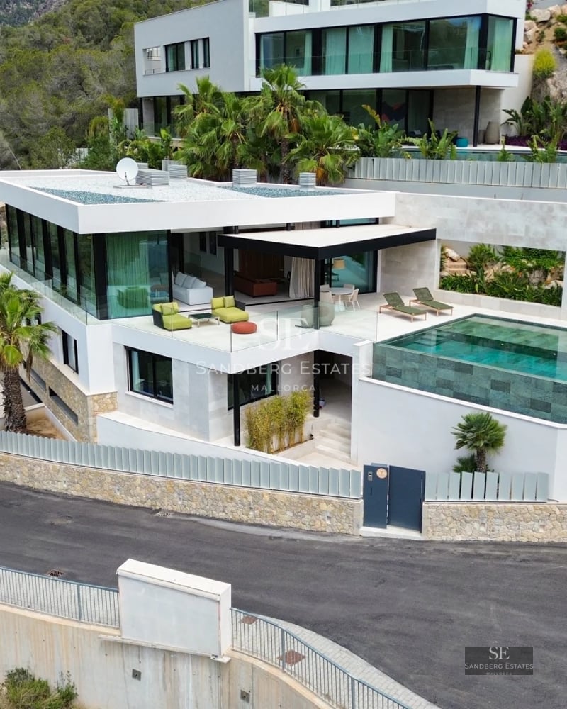 Exterior view of a modern villa with pool, garden and minimalist architecture. Large windows and elegant design.