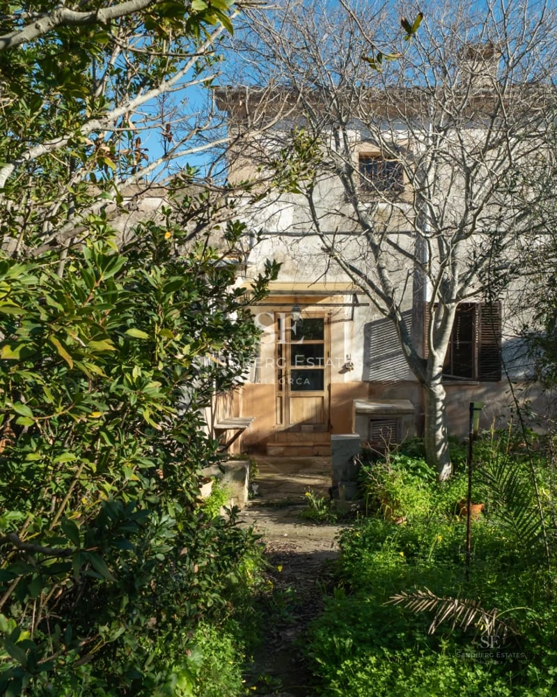 Exterior view of a modern villa with a pool, manicured garden, and large windows reflecting light. Minimalist and elegant design.