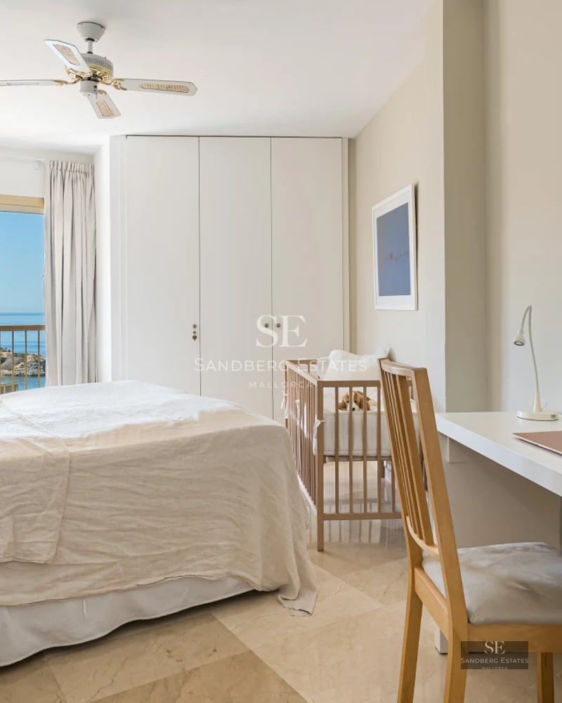 Spacious terrace with infinity pool, ocean view. Minimalist design featuring modern furniture and luxurious finishes.