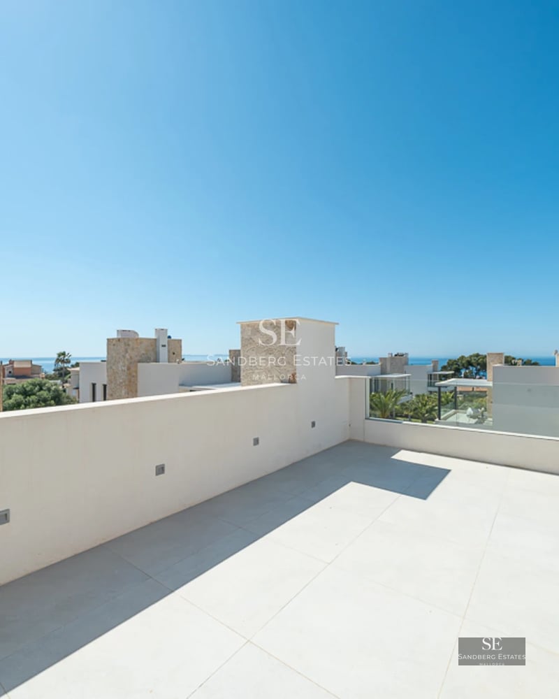 Modern terrace with panoramic view. Wood flooring, elegant furniture and glass railing.