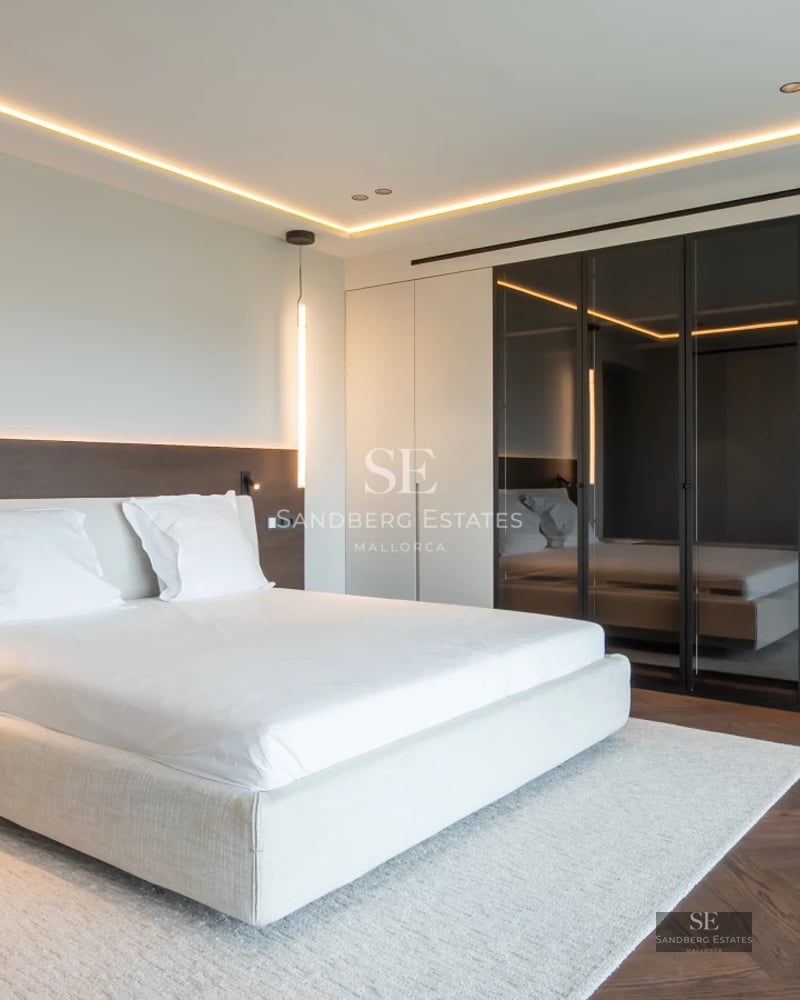 Exterior of a modern house with a pool. Minimalist architecture, infinity pool, and lush garden. Contemporary design.