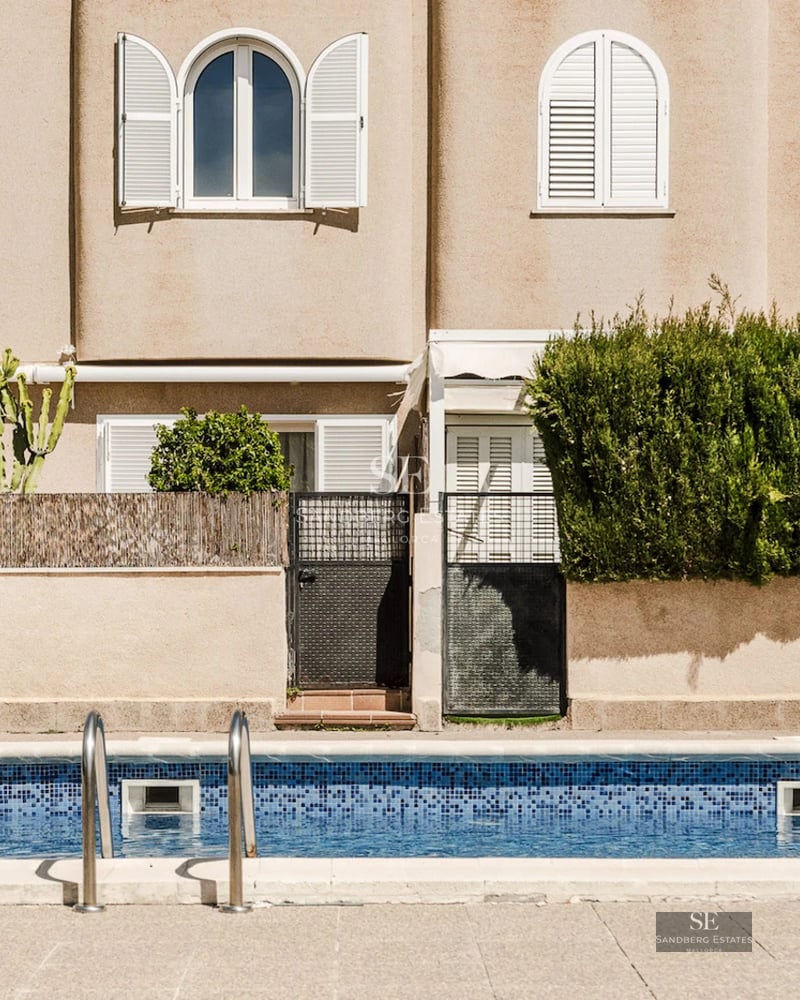View of modern facade with reflecting pool. Minimalist architectural details and large windows. Well-maintained garden.