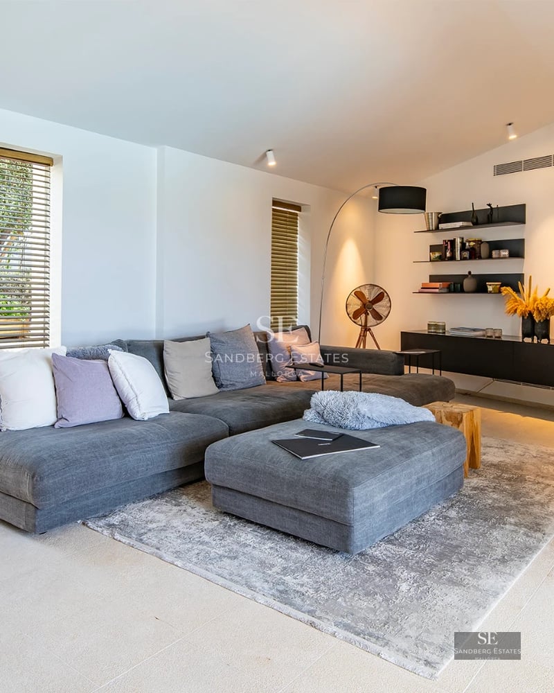 Exterior view of a modern villa featuring a pool, garden, and large windows. Sleek and minimalist architectural design. Abundant natural lighting.