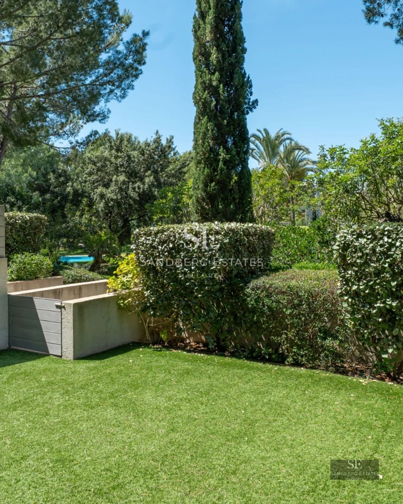 Spacious terrace with pool and lounge area. Modern architecture with large windows and panoramic views. High-quality outdoor furniture.