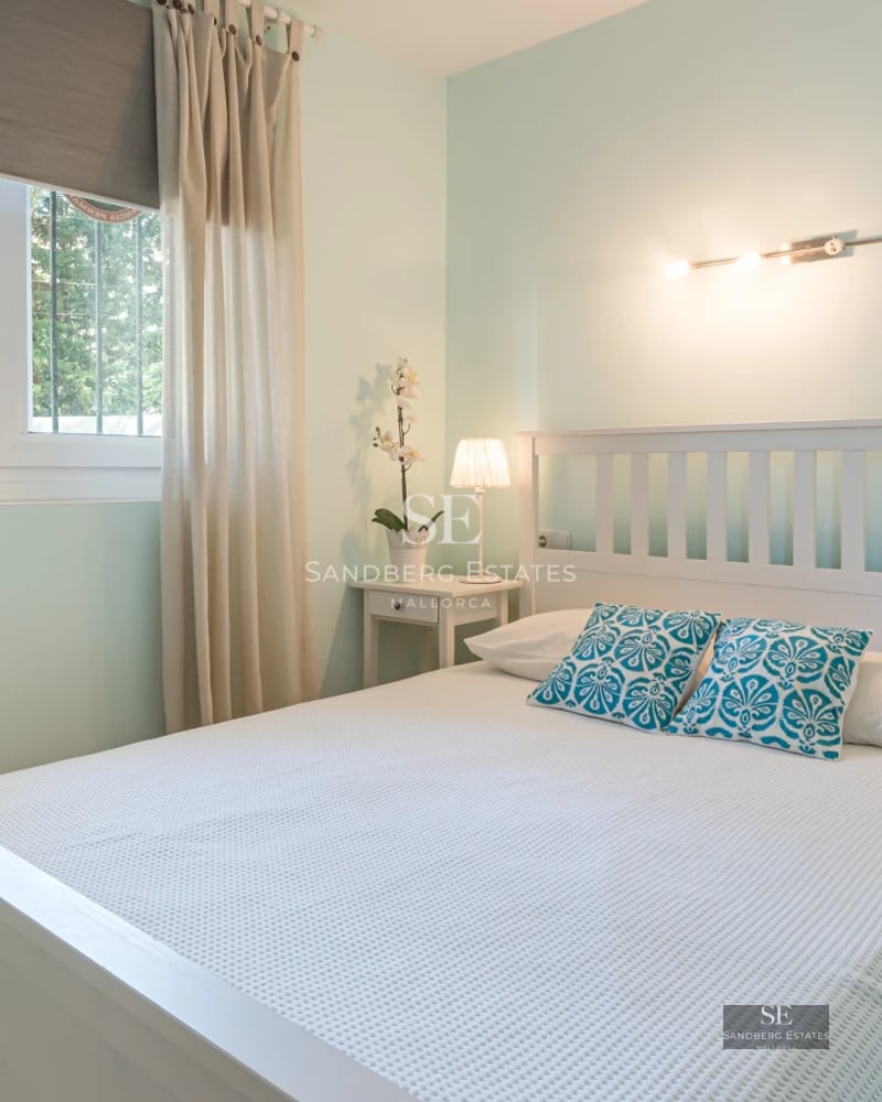 Exterior view of a modern villa with infinity pool, manicured garden and spacious terraces. Minimalist architecture with large windows.