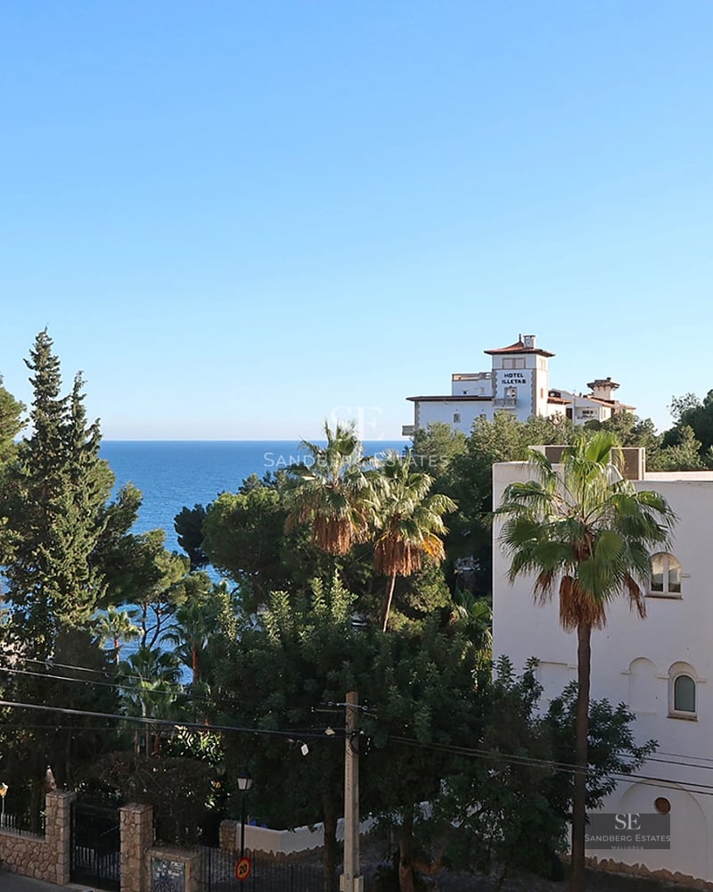 View of modern villa with infinity pool and spacious terraces. Minimalist architecture with large windows and luxury finishes.