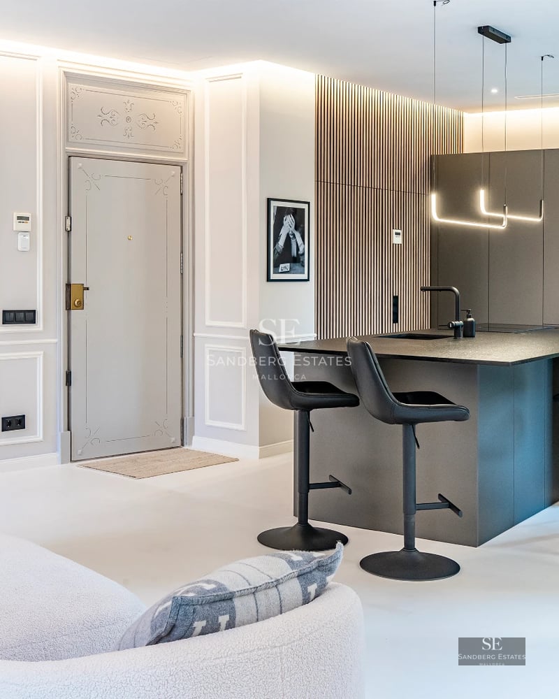 Terrace with panoramic sea views. Modern design, glass railing and stylish outdoor furniture. Bright and spacious area.