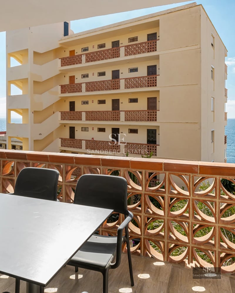 Exterior of a luxurious villa with a pool, garden, and modern design. Minimalist architecture, high-quality finishes.