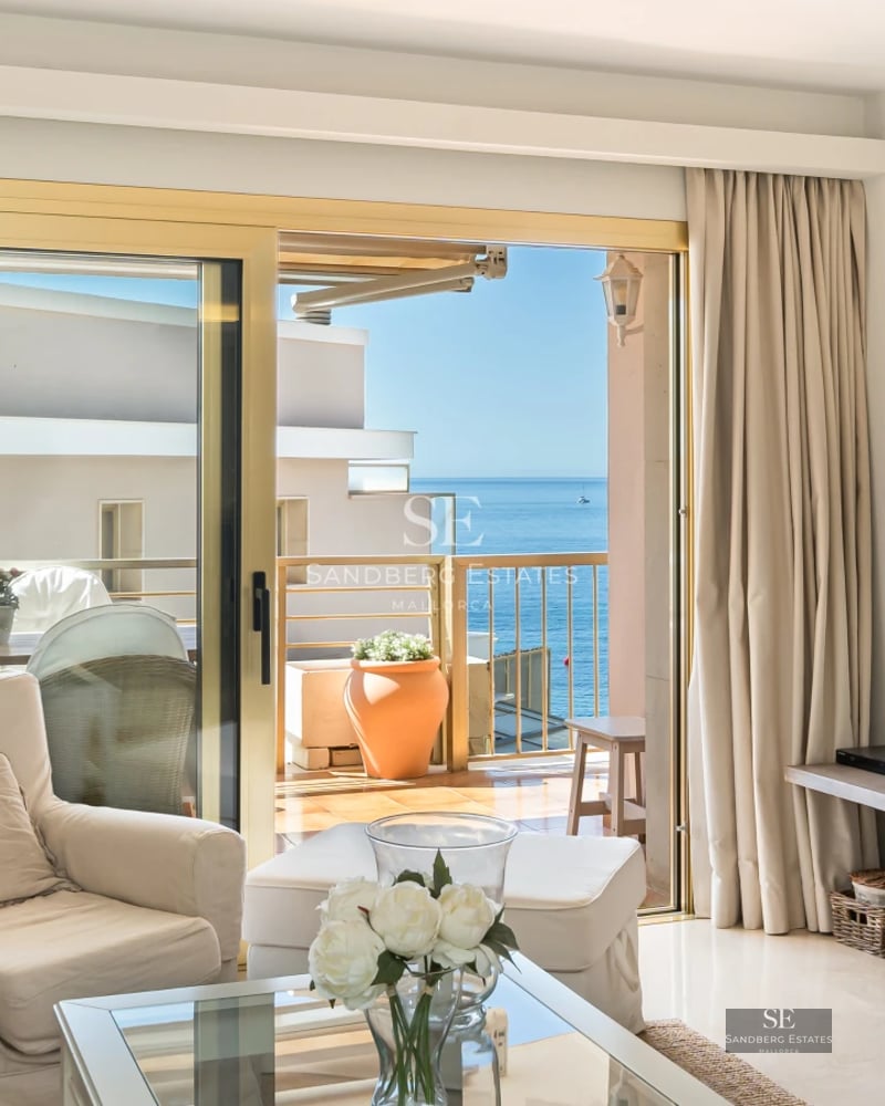 Exterior view of a modern villa with infinity pool, lush garden and minimalist architecture. Warm lighting at sunset.