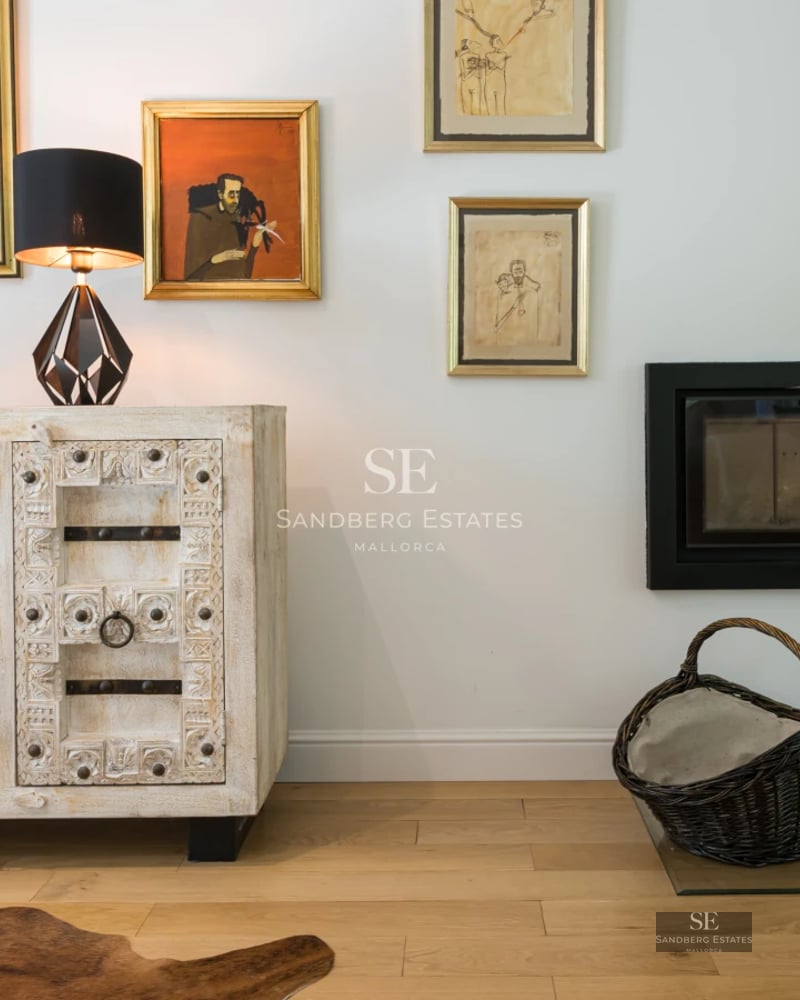 Exterior view of modern house with pool, surrounded by lush greenery. Minimalist architecture with large windows.