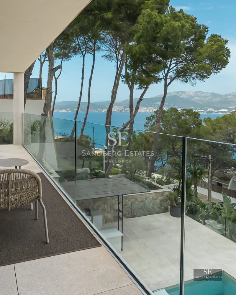 Expansive terrace with infinity pool, sun loungers, and sea views. Modern, elegant, and spacious design. Ideal for relaxation.