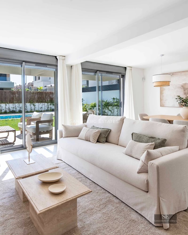 Aerial view of a luxurious modern house with pool, verdant garden and minimalist architecture. Elegant exterior design.