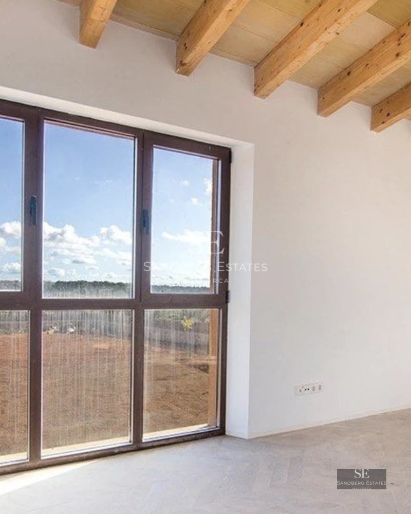 Panoramic view of a modern villa with an infinity pool, lush garden, and elegant architecture. Contemporary design and luxurious finishes.