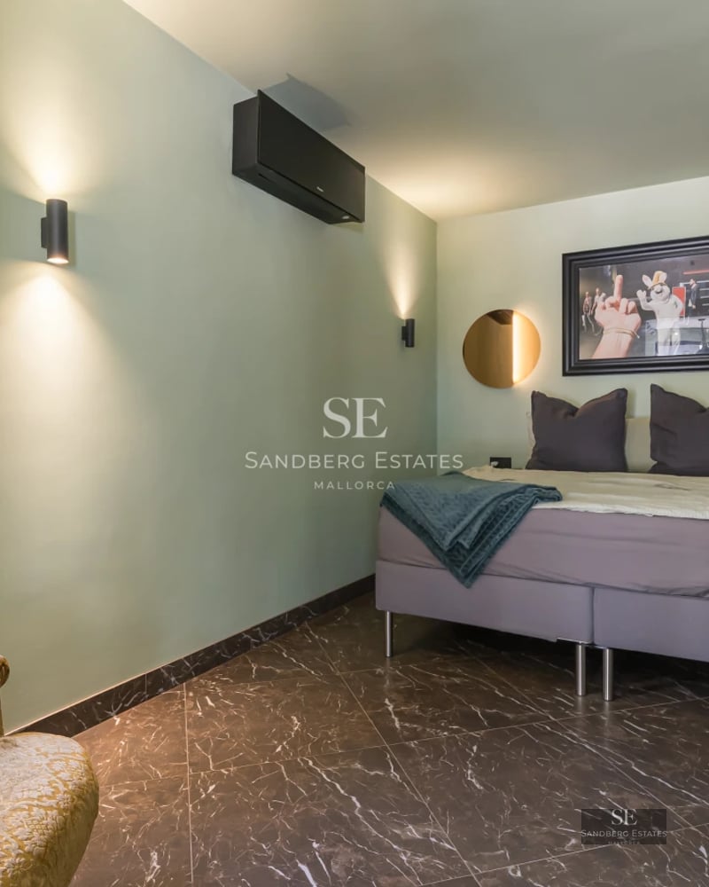 Exterior view of a luxurious villa with reflecting pool and lush greenery. Modern architecture with large windows.