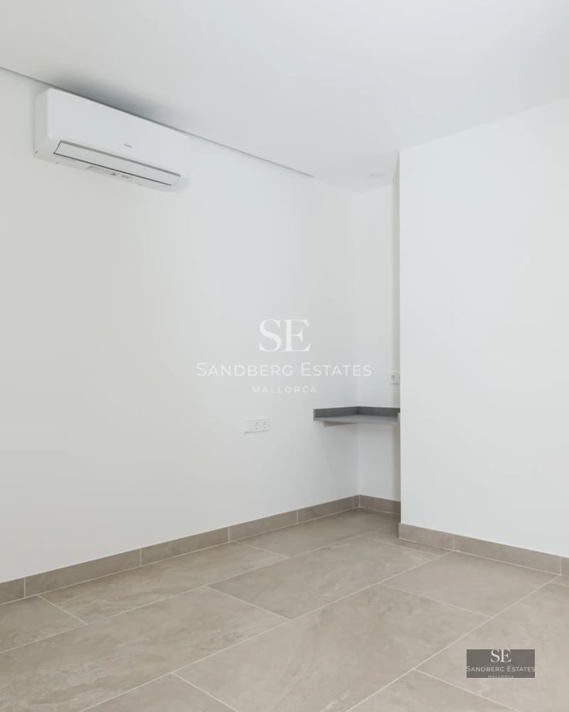 Spacious living room with panoramic sea views. Modern design, light wood floors, and elegant furnishings. Abundant natural light.