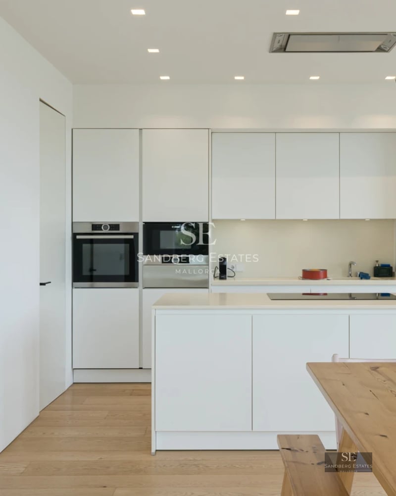 Spacious garden with swimming pool, lounge chairs, and lush vegetation. Ideal for outdoor relaxation and entertainment.