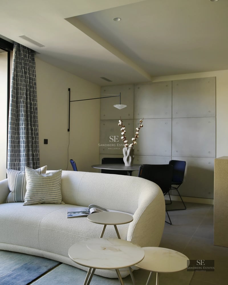 Exterior view of a modern villa with infinity pool, large terrace and lush garden. Minimalist architecture and luxurious finishes.