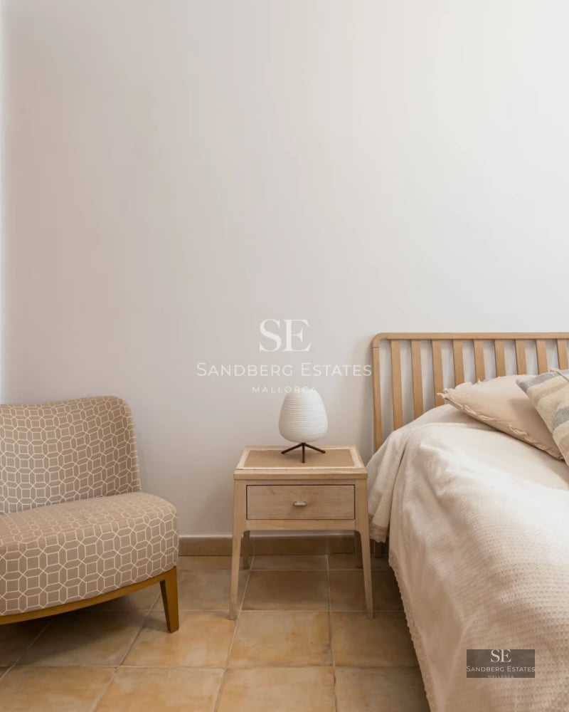 Exterior of a modern villa with an infinity pool, surrounded by garden and greenery. Minimalist architecture with large windows and terraces.