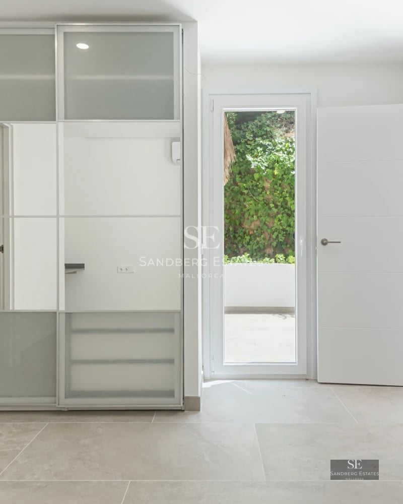 Exterior view of a modern villa featuring an infinity pool, garden, and spacious terraces. Minimalist architectural design and breathtaking views.