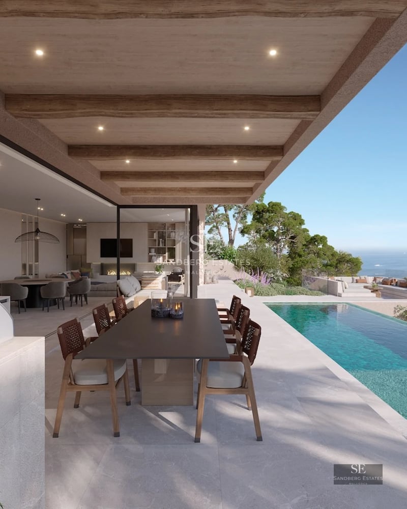 Spacious terrace with pool, sun loungers and sea view. Modern design, high-quality materials and relaxing atmosphere.