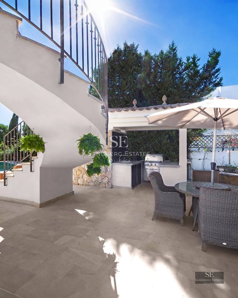 View of the modern facade of a villa with a pool, garden, and large windows. Minimalist and elegant design.