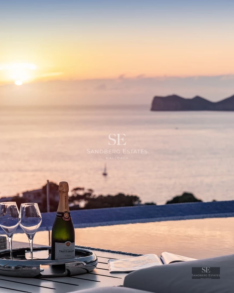 Spacious living room with panoramic windows offering spectacular sea views. Modern and bright design with high-quality finishes.