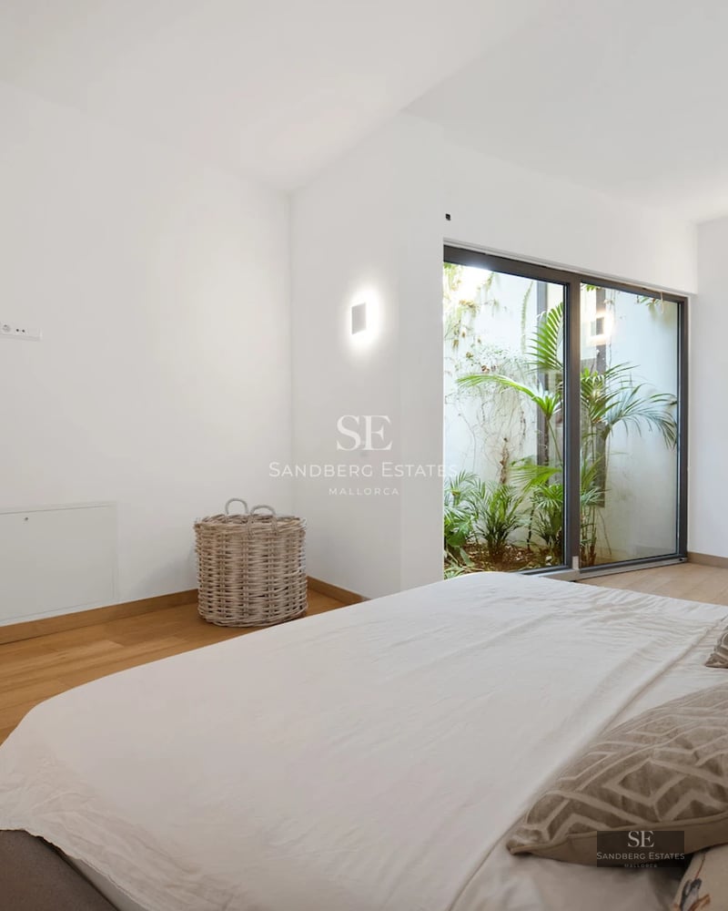 Exterior view of a modern villa with infinity pool, surrounded by gardens and with large terraces. Contemporary architecture with large windows.