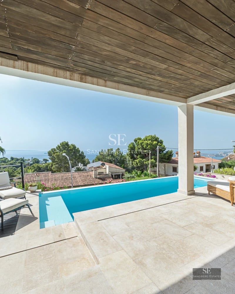 Exterior view of luxurious home with pool. Modern architecture, large windows, manicured landscaping, turquoise swimming pool.