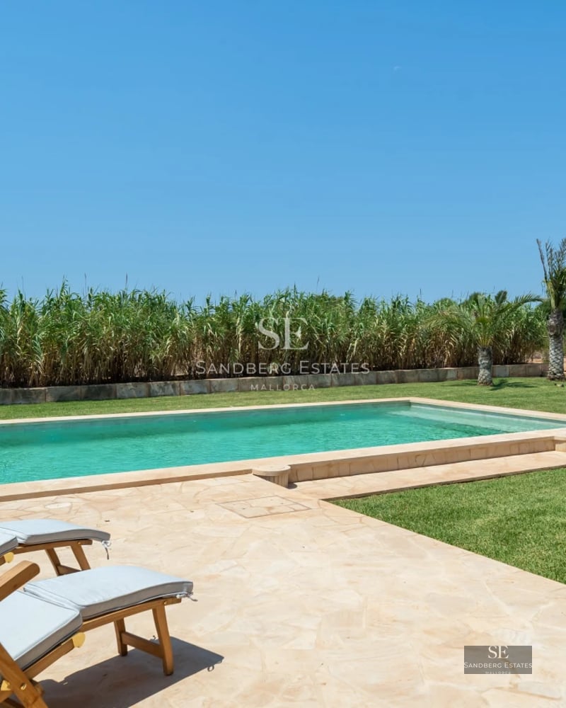 Spacious terrace with infinity pool, sea views, and elegant furniture. Modern design, abundant natural light, and high-quality finishes.