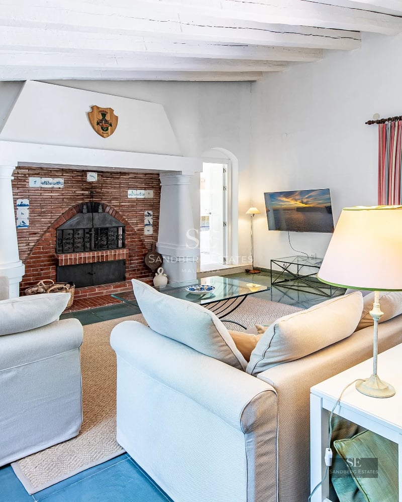 Panoramic view of an elegant villa with pool, lush garden, and modern architecture. High-end finishes and sophisticated design.