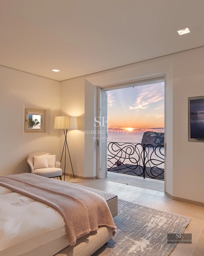 Panoramic view of a modern villa with infinity pool, lush garden, and contemporary architecture. Luxury and tranquility.