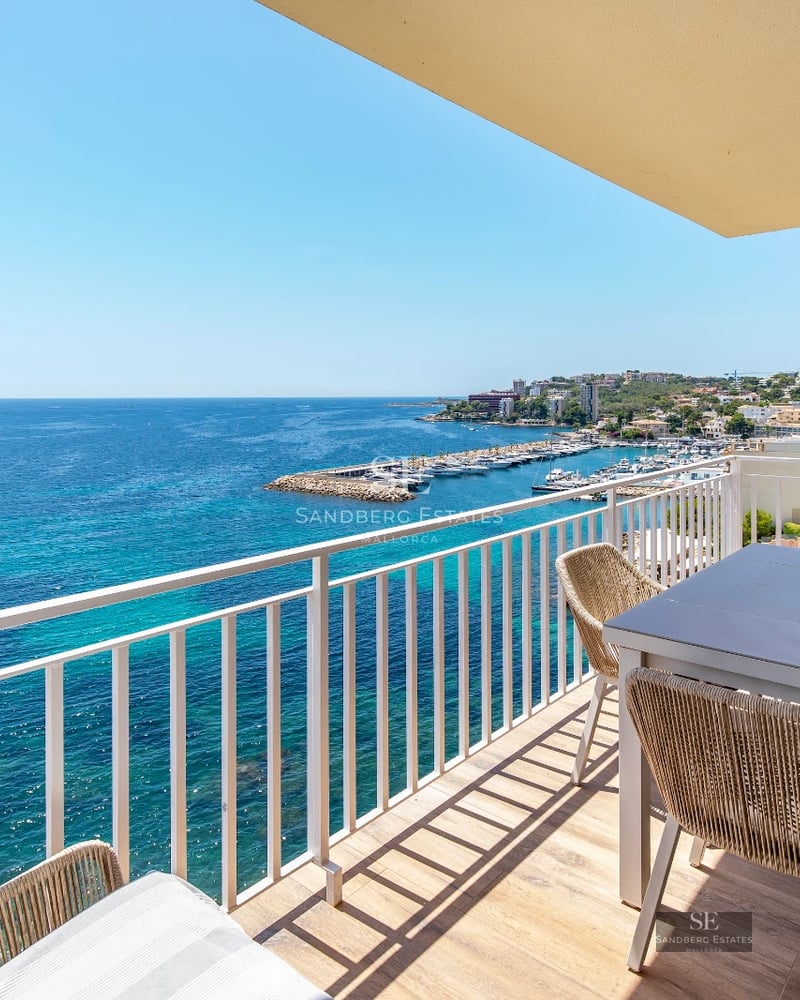 View of a modern villa with infinity pool, sun loungers, garden and large windows. Minimalist and luxurious architecture.