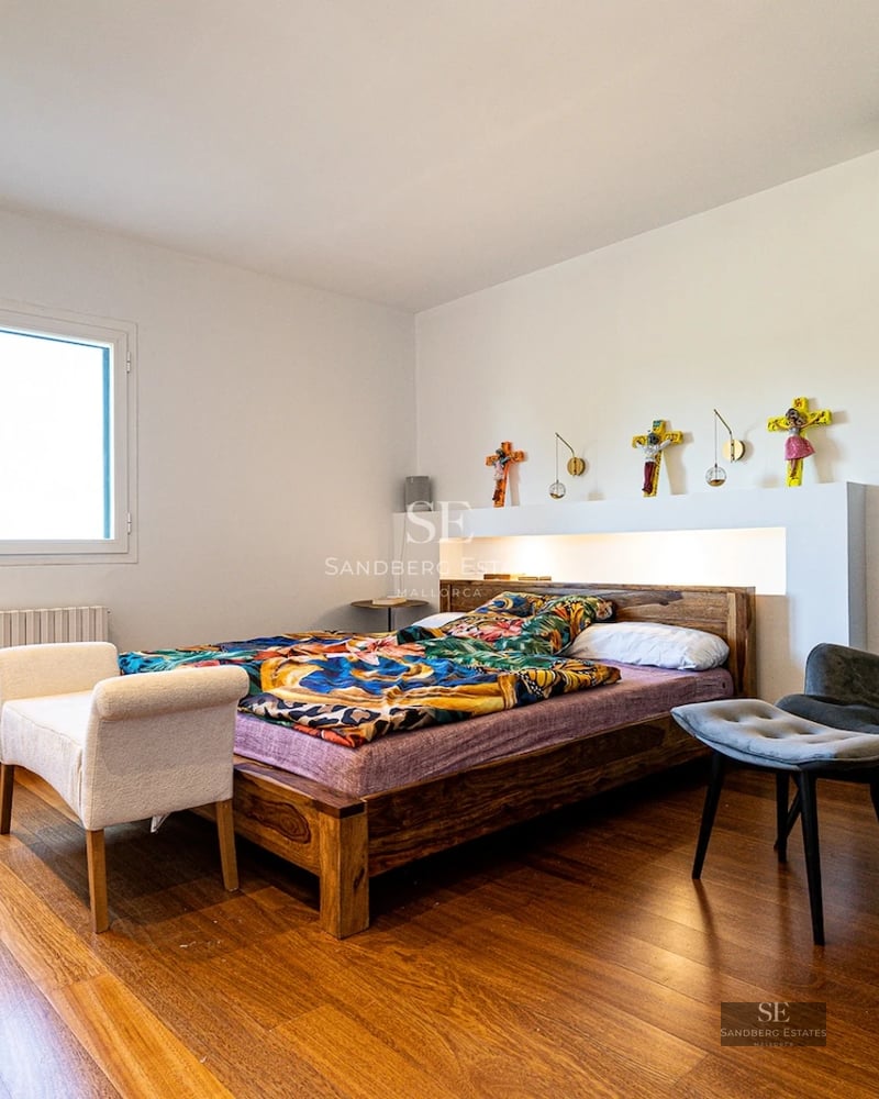 Exterior view of a modern house featuring a pool and garden. Minimalist architecture, large windows, and lush vegetation.