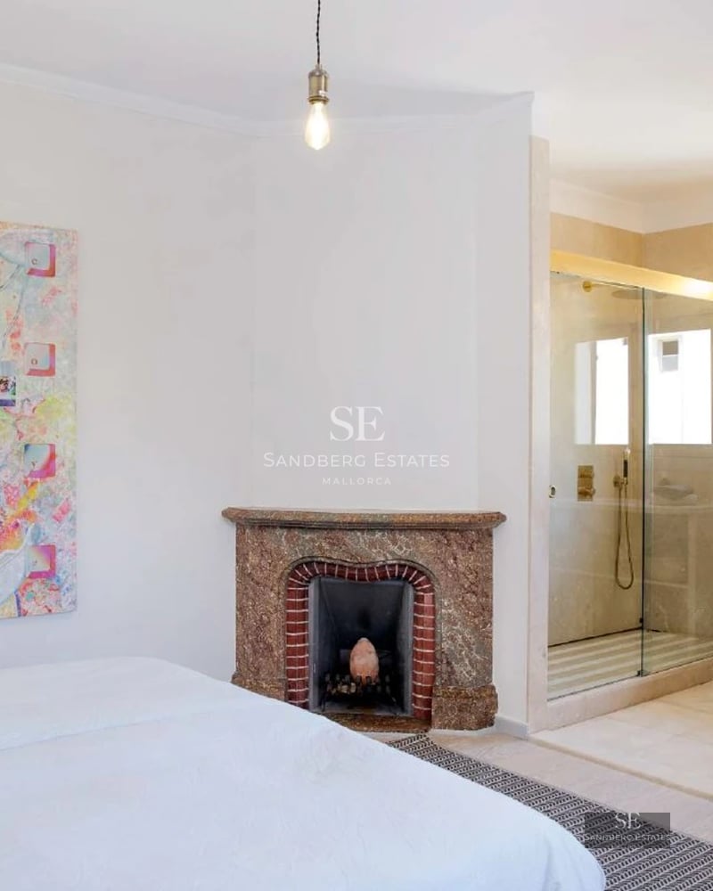 Exterior view of a modern villa with a pool. Minimalist architecture, large windows, and lush garden. Elegant and sophisticated design.