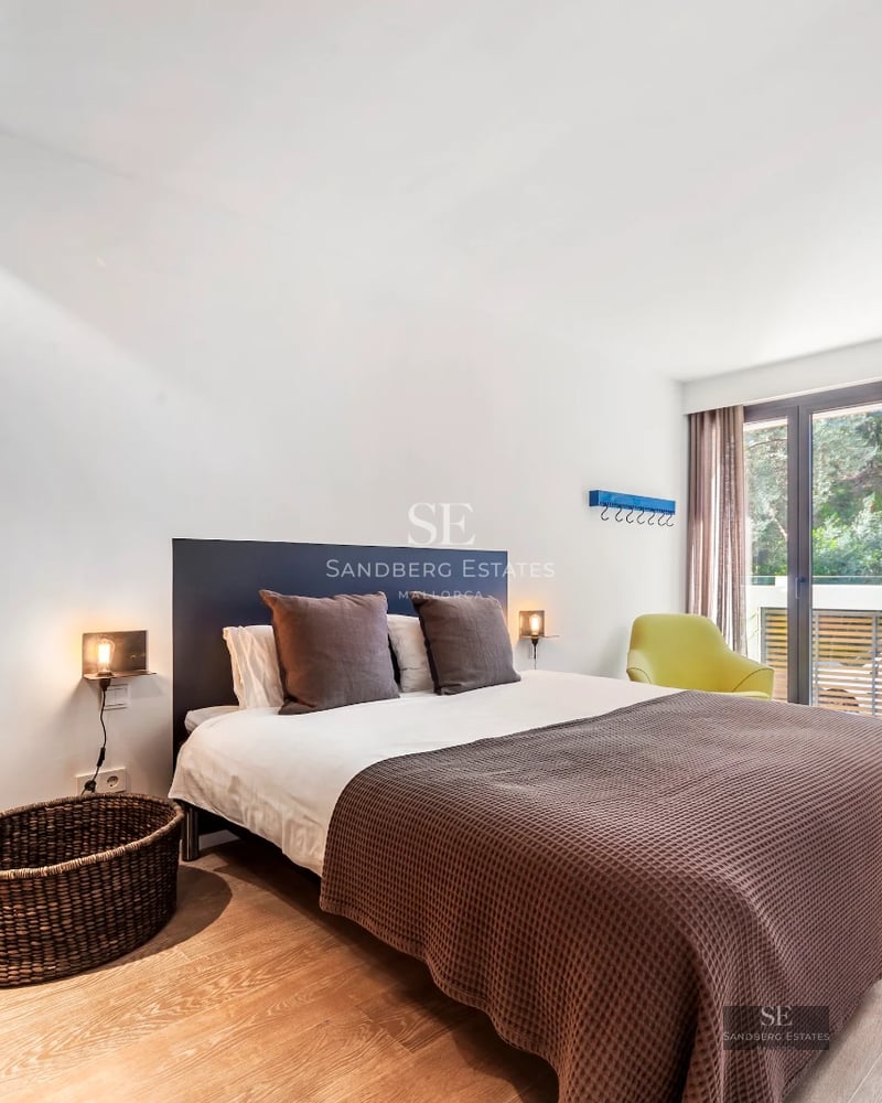 Modern facade with reflecting pool. Minimalist architecture, clean lines, large windows, and landscaped garden.