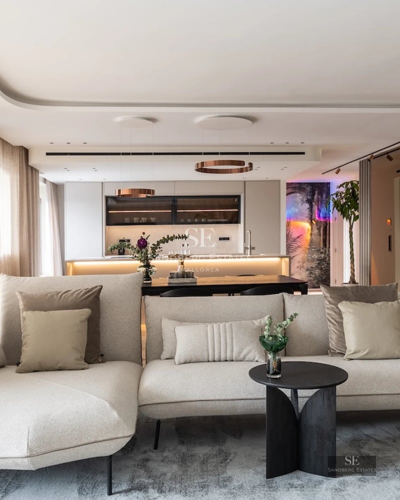 Panoramic view of modern villa with infinity pool, surrounded by gardens and large terraces. Minimalist architecture and high-end finishes.