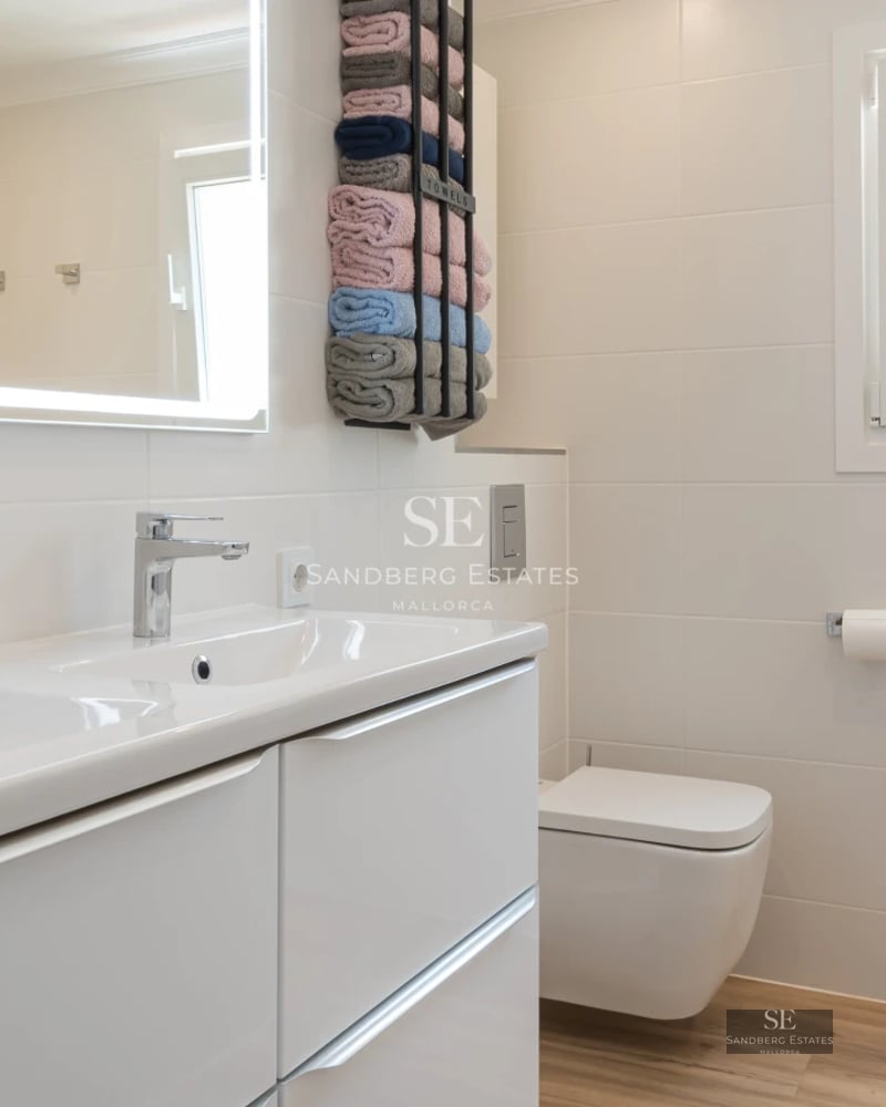 Spacious terrace with infinity pool and panoramic views. Modern design with elegant furniture and high-quality finishes.