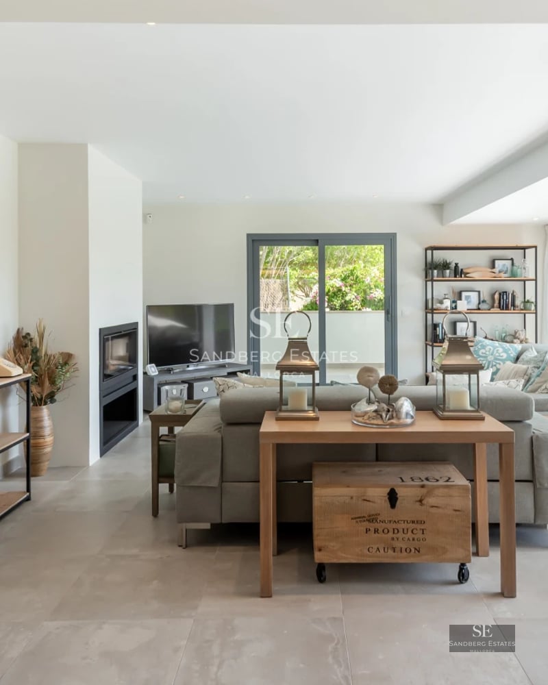 Terrace with infinity pool and panoramic sea views. Modern design with elegant furniture and relaxation area.