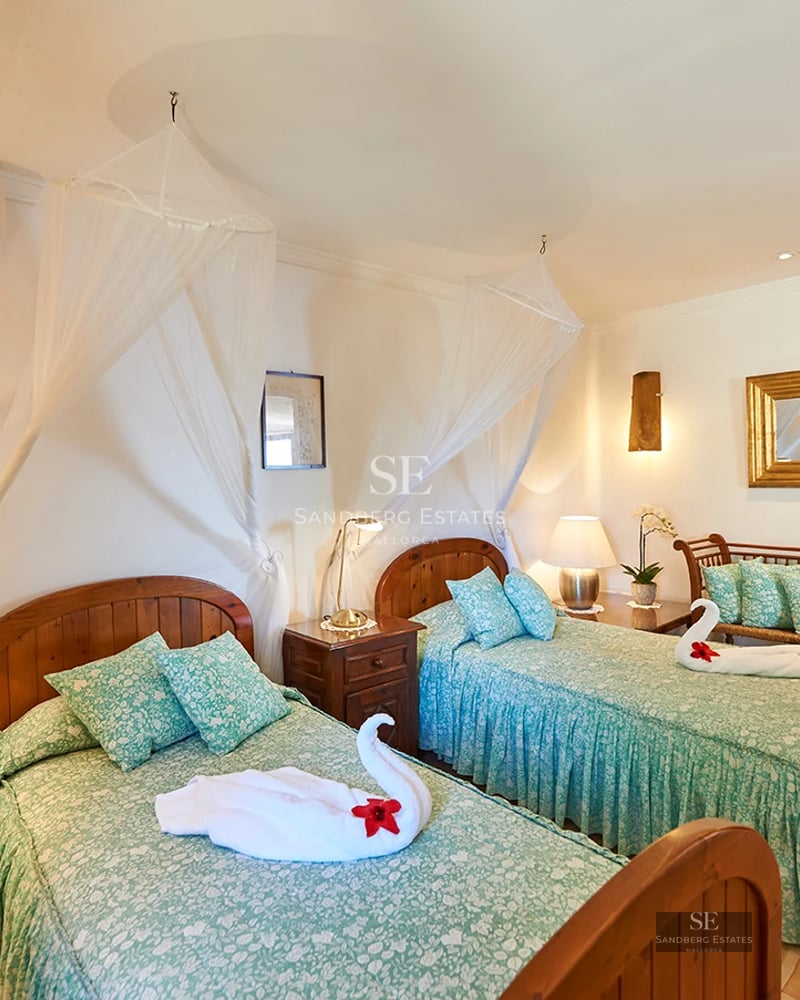 View of modern pool with sun loungers and lush garden. Contemporary architecture with large windows and minimalist design.