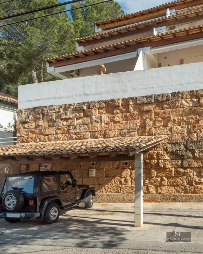 Spacious terrace with infinity pool, sun loungers, and panoramic sea views. Modern and elegant design with ambient lighting.