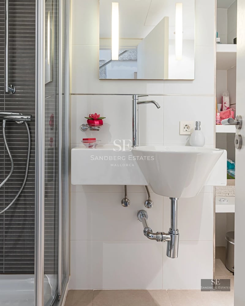 Exterior view of a luxurious house with pool. Modern design, large windows, lush garden, and sparkling pool.