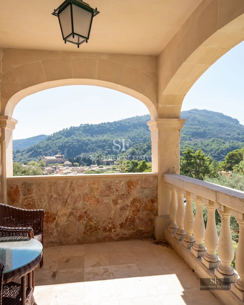 Exterior view of a modern villa with infinity pool, surrounded by lush greenery and spacious terraces. Elegant architectural design.