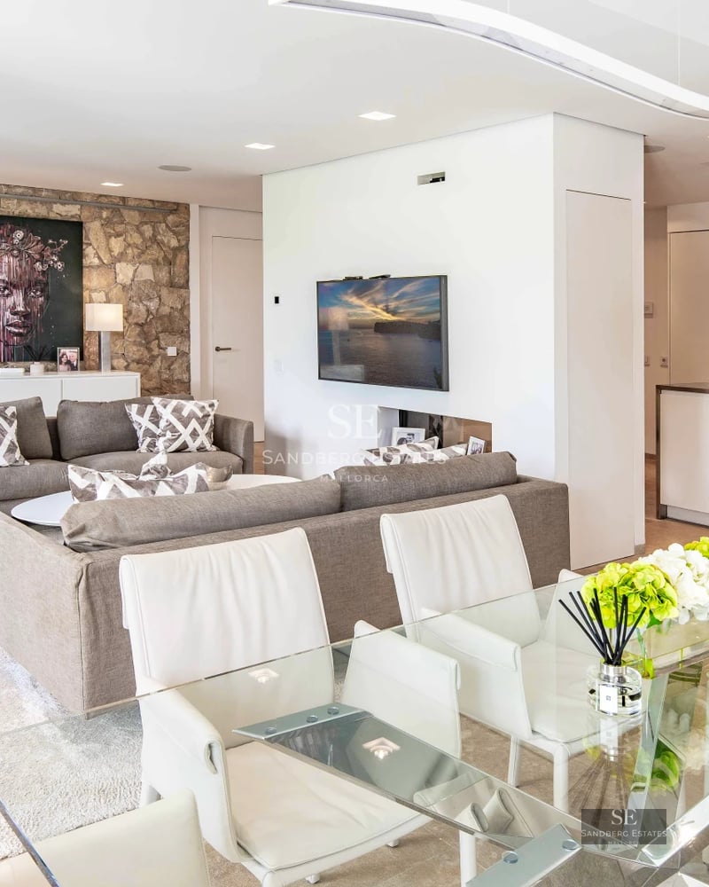 Exterior of a modern villa featuring an infinity pool, spacious terraces, and panoramic views. Minimalist design with high-quality finishes.