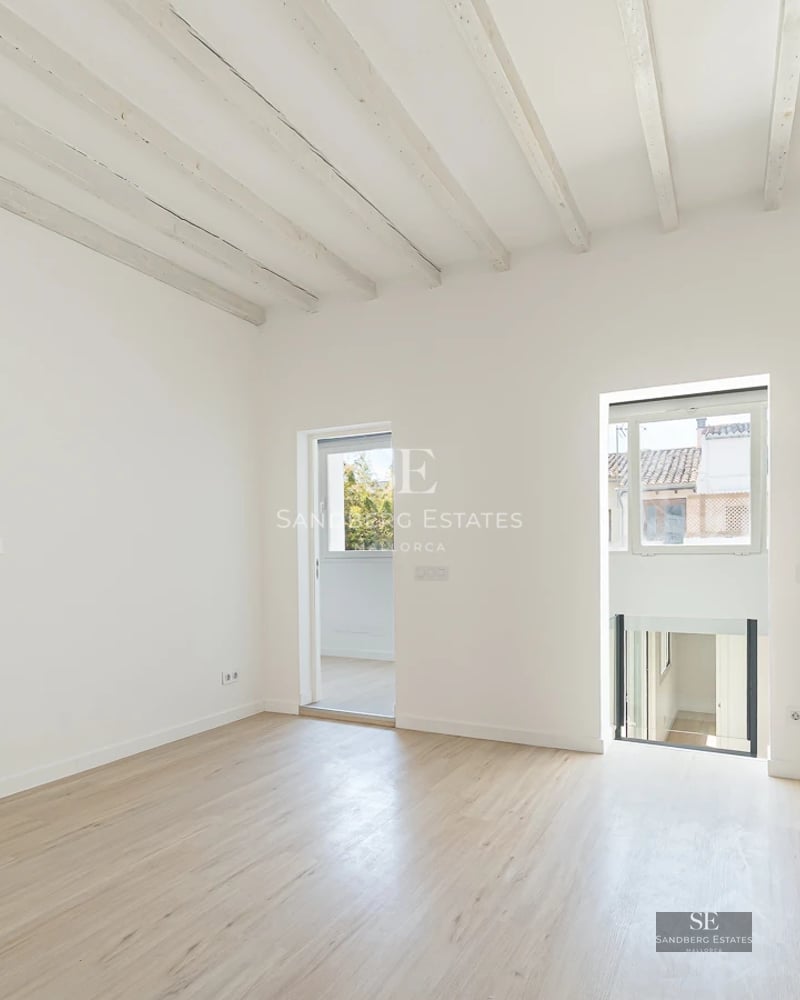 Exterior of modern villa with a bright blue pool, furnished terrace, and large garden. Minimalist architecture, ideal for families.