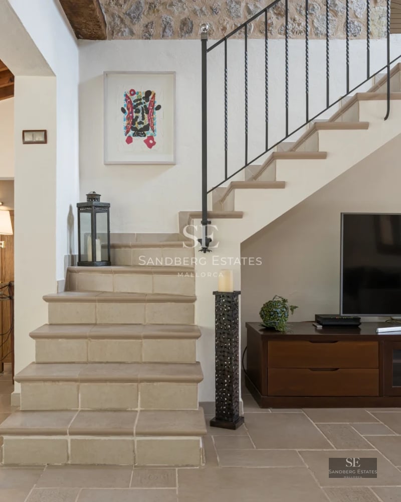 Expansive terrace with infinity pool and panoramic sea views. Modern design with elegant furniture and high-quality finishes.